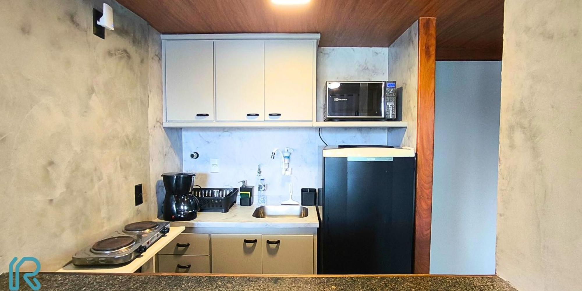 Flat Completo Com Cozinha No Da Pituba, Wifi, Ar, Netflix, Edf Frente Mar, Piscina